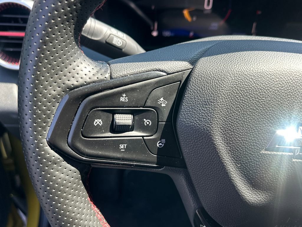 Used 2024 Chevrolet Trax RS w/ Sunroof Package image 18