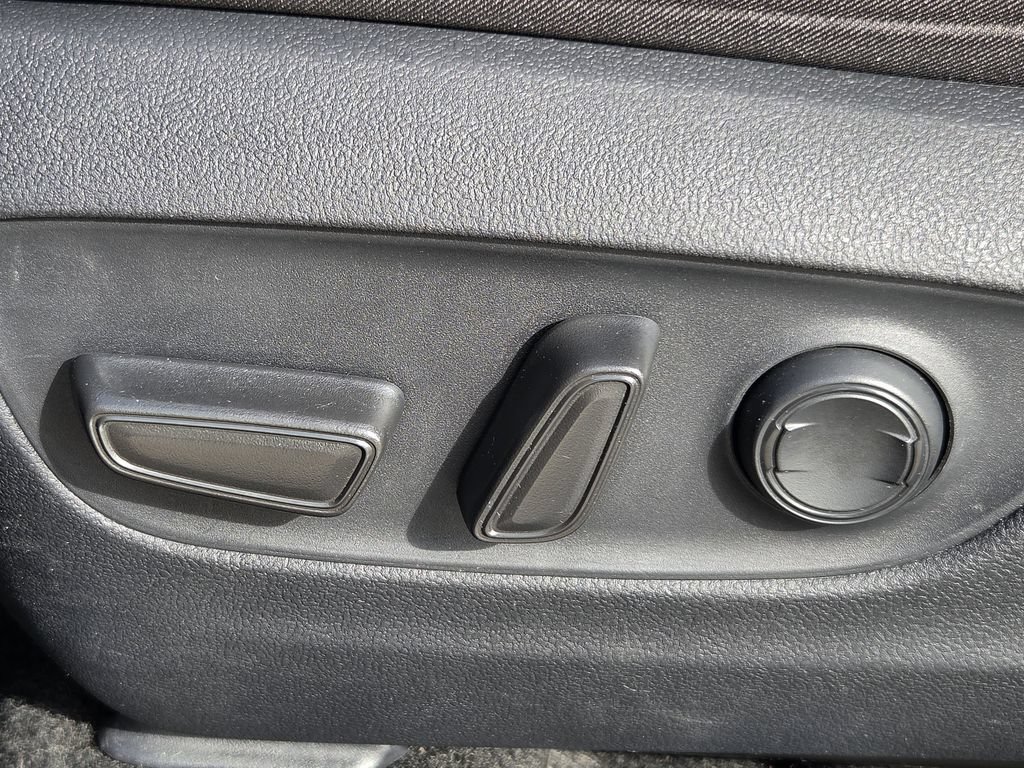 Used 2025 Toyota RAV4 XLE w/ Weather Package FWD image 28