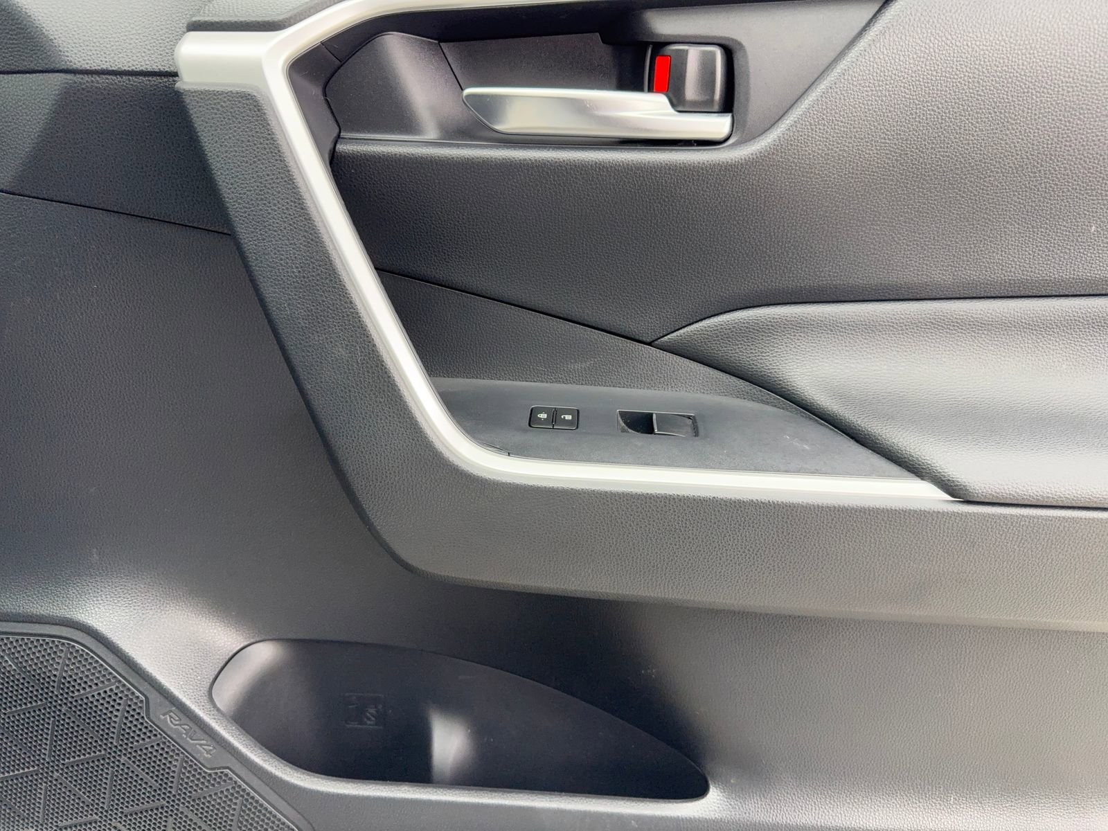 Used 2019 Toyota RAV4 XLE Premium image 39