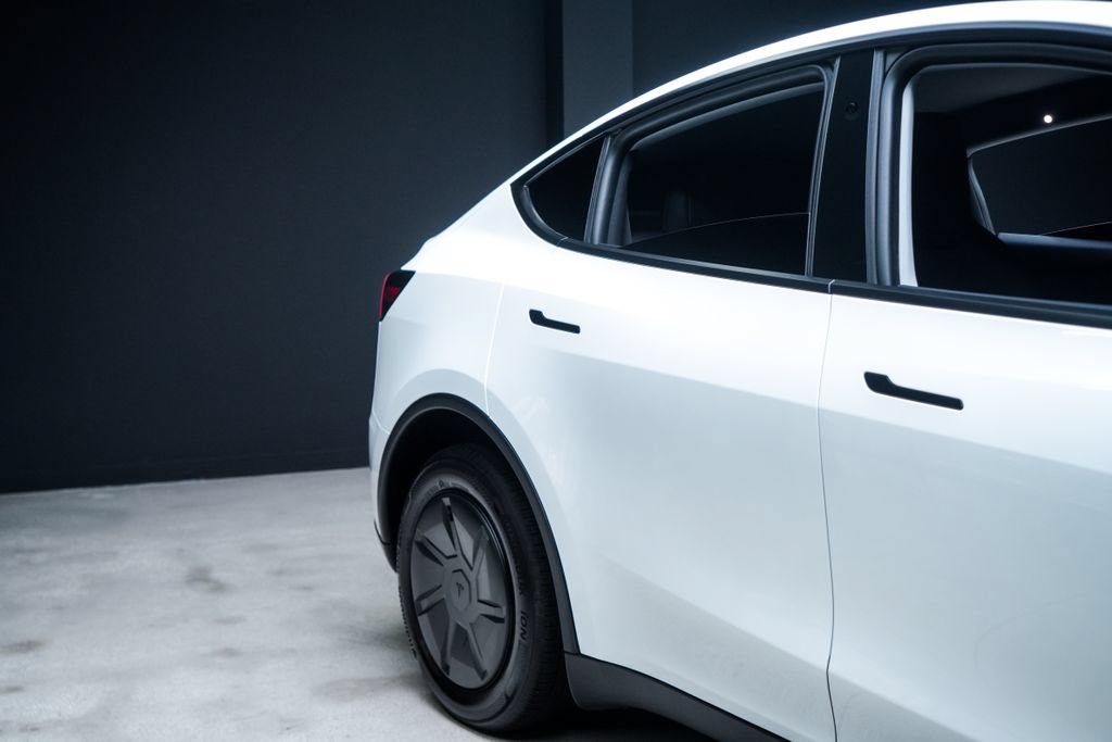 Used 2026 Tesla Model Y 2WD image 16