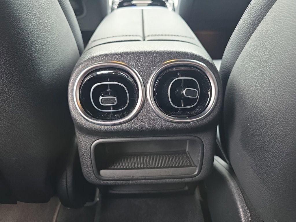 Used 2024 Mercedes-Benz GLC 300 4MATIC image 22