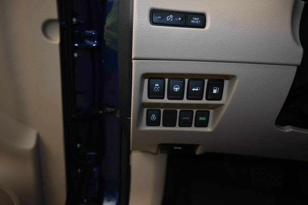 Used 2019 Nissan Rogue SV w/ Premium Package FWD image 13