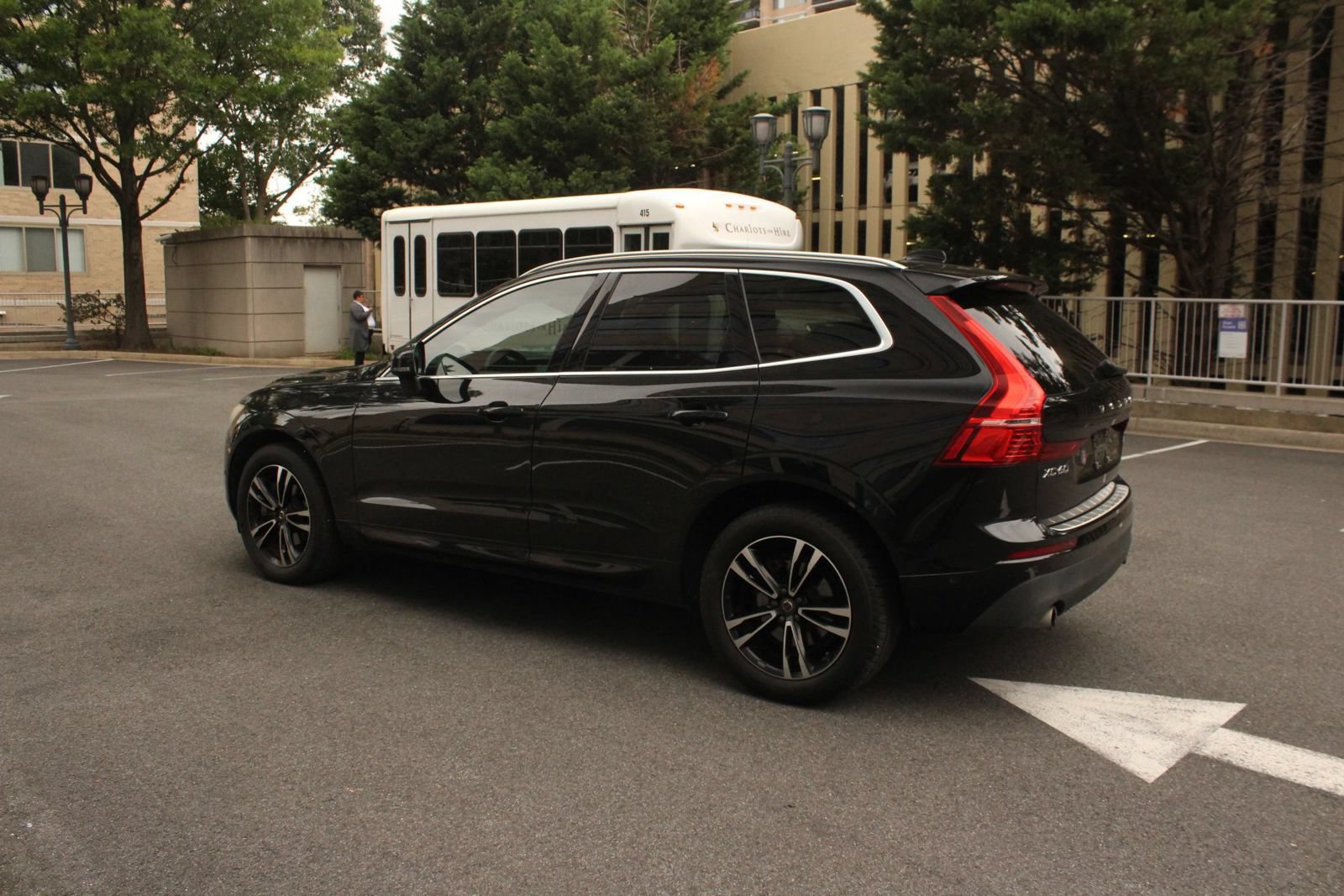 Used 2018 Volvo XC60 T6 Momentum w/ Convenience Package AWD/4WD image 9