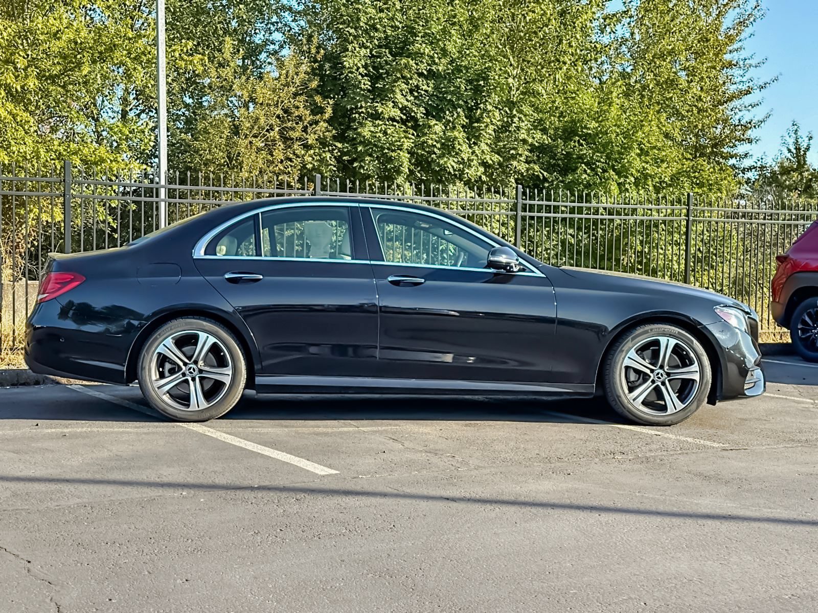 Used 2019 Mercedes-Benz E 300 image 3