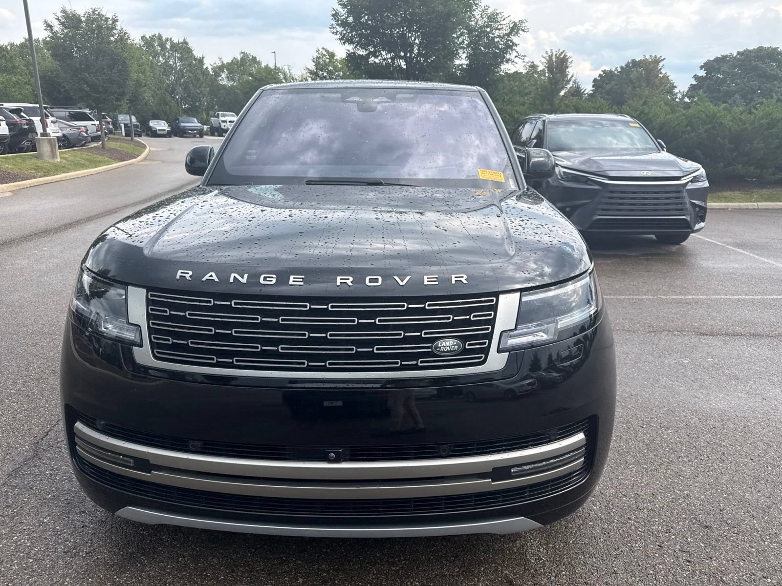 Used 2023 Land Rover Range Rover SE AWD/4WD image 2