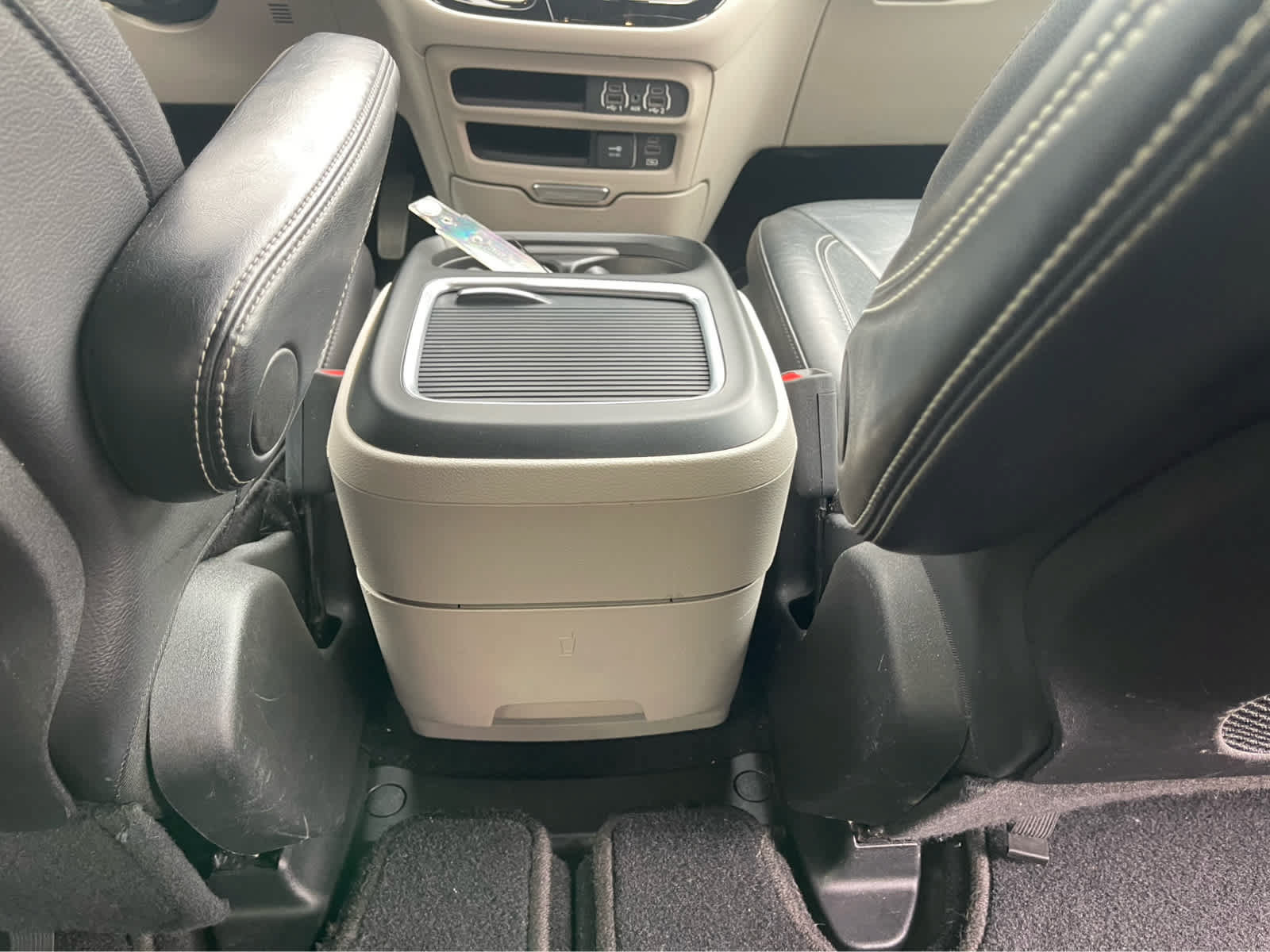 Used 2022 Chrysler Pacifica Touring-L FWD image 23
