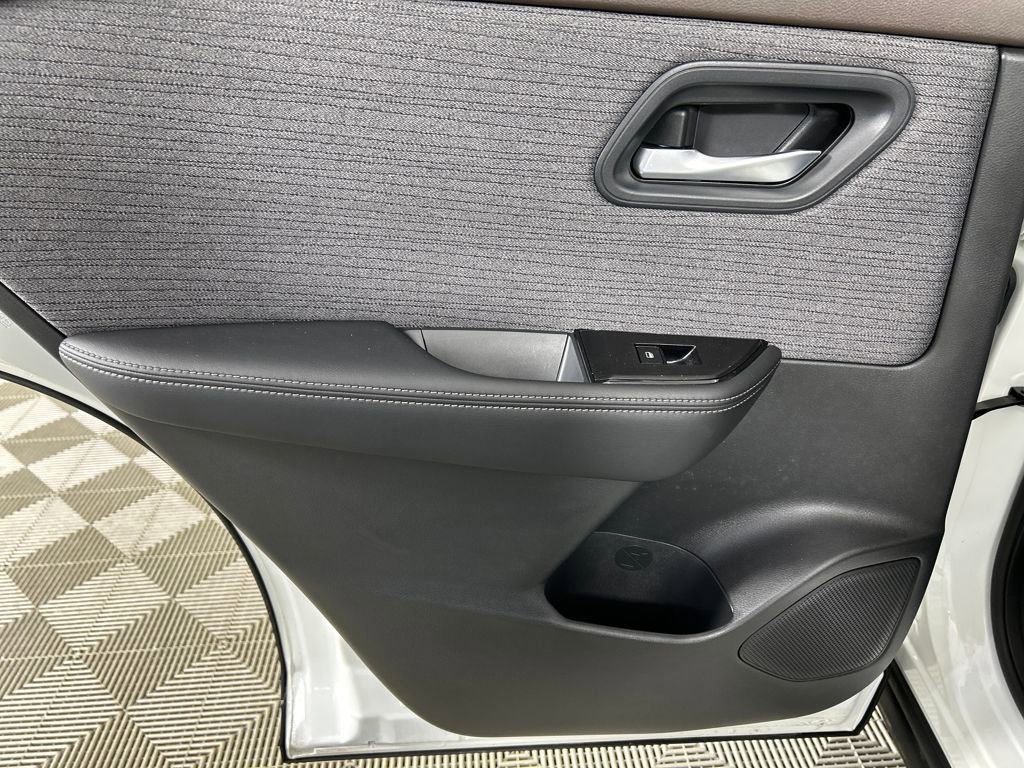 Used 2023 Nissan Rogue SV image 23