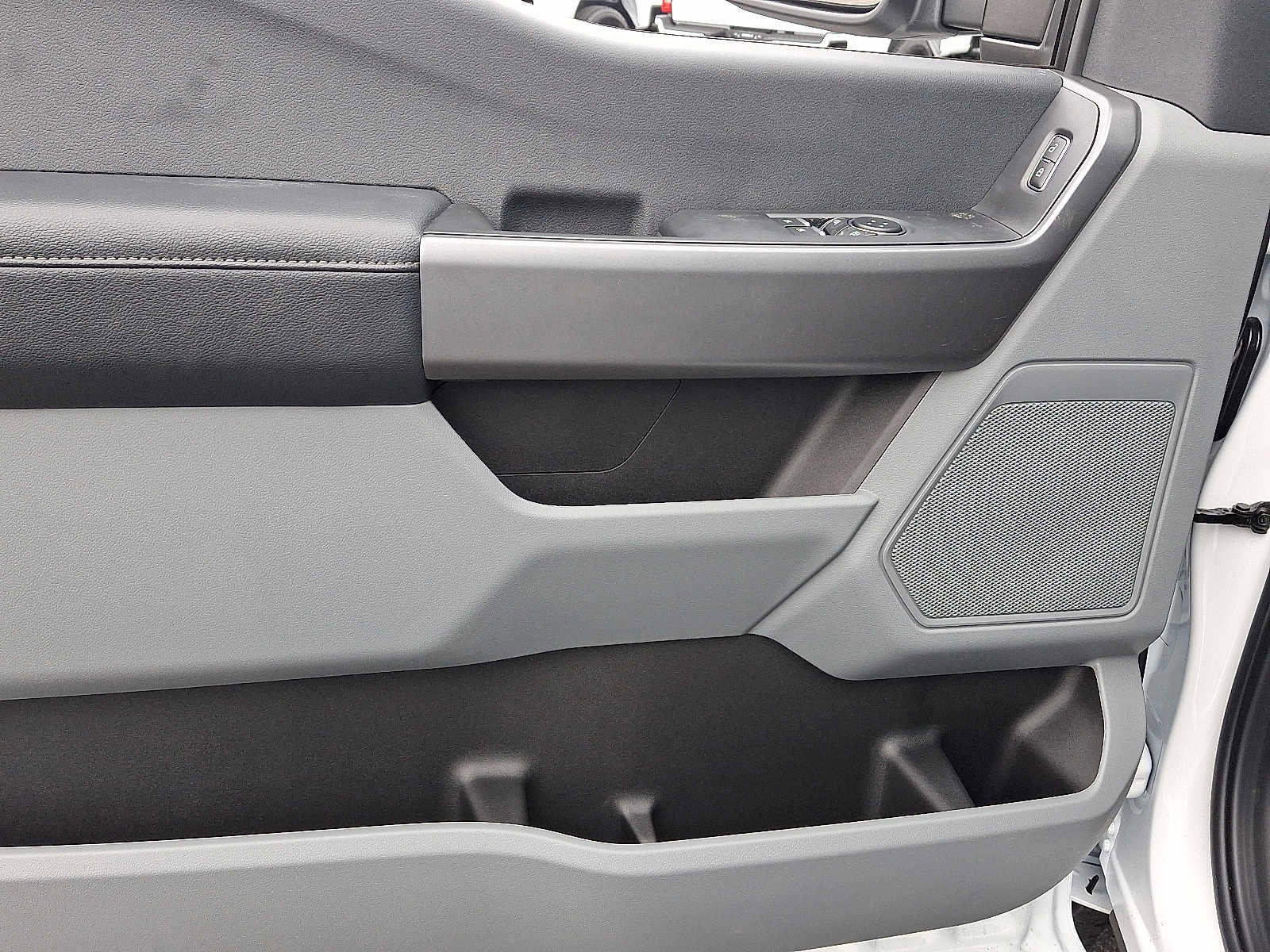 New 2025 Ford F350 XL w/ STX Appearance Package AWD/4WD image 8