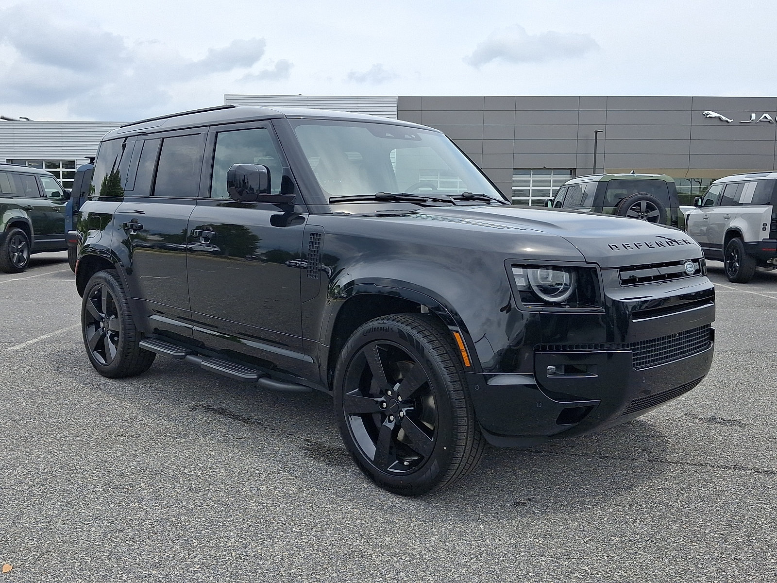 Used 2026 Land Rover Defender 110 X-Dynamic SE AWD/4WD image 7