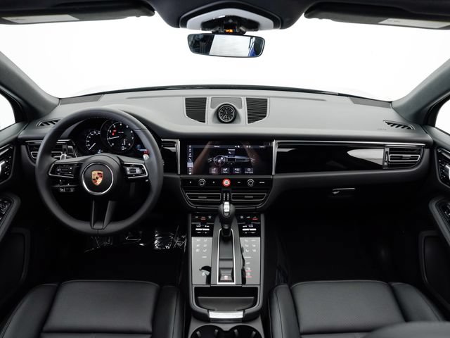 Certified 2025 Porsche Macan AWD/4WD image 22