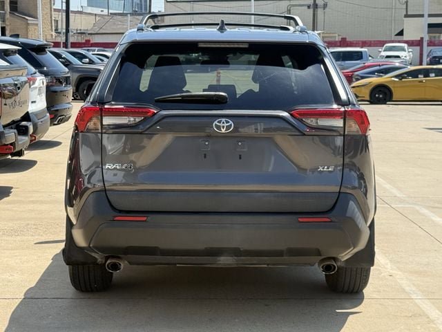 Used 2021 Toyota RAV4 XLE w/ Convenience Package FWD image 5