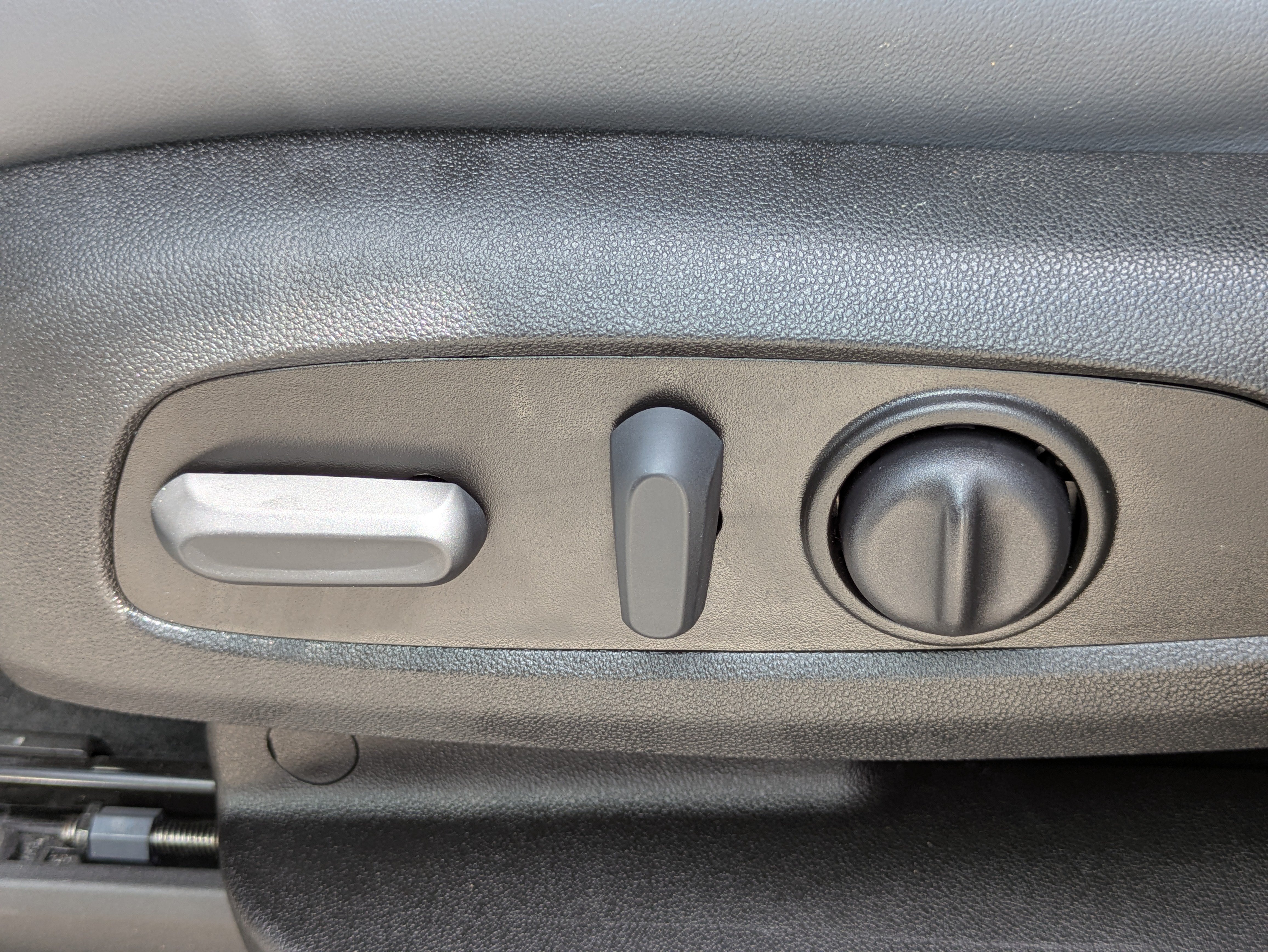 Used 2023 Buick Enclave Essence w/ Sound and Sites Package FWD image 20