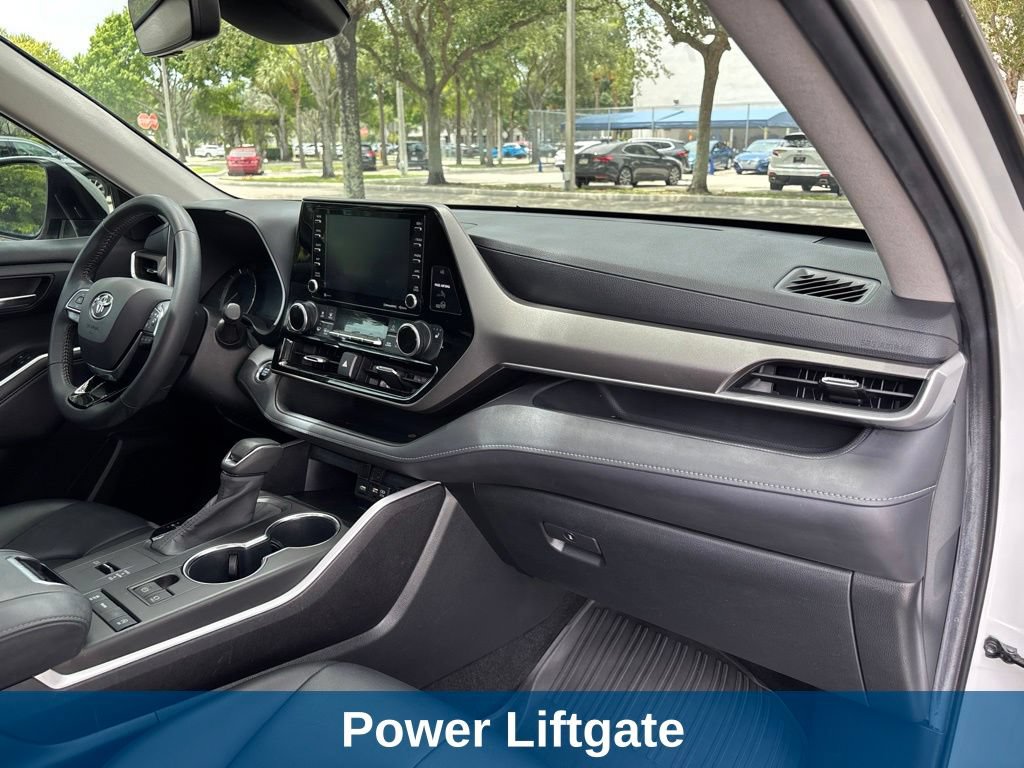 Used 2020 Toyota Highlander XLE FWD image 15