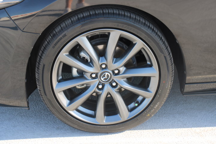 Used 2019 MAZDA MAZDA3 Hatchback w/ Preferred Package FWD image 9