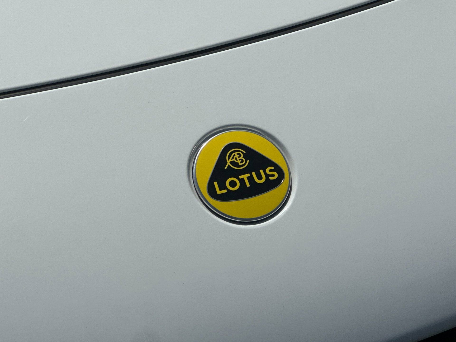 Used 2025 Lotus Emira RWD image 29