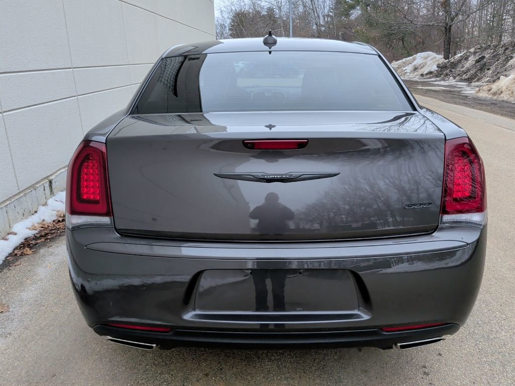 Used 2022 Chrysler 300 Touring w/ Sport Appearance Package image 8