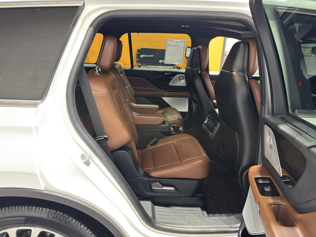 Used 2023 Lincoln Aviator Reserve w/ Equipment Group 201A image 21