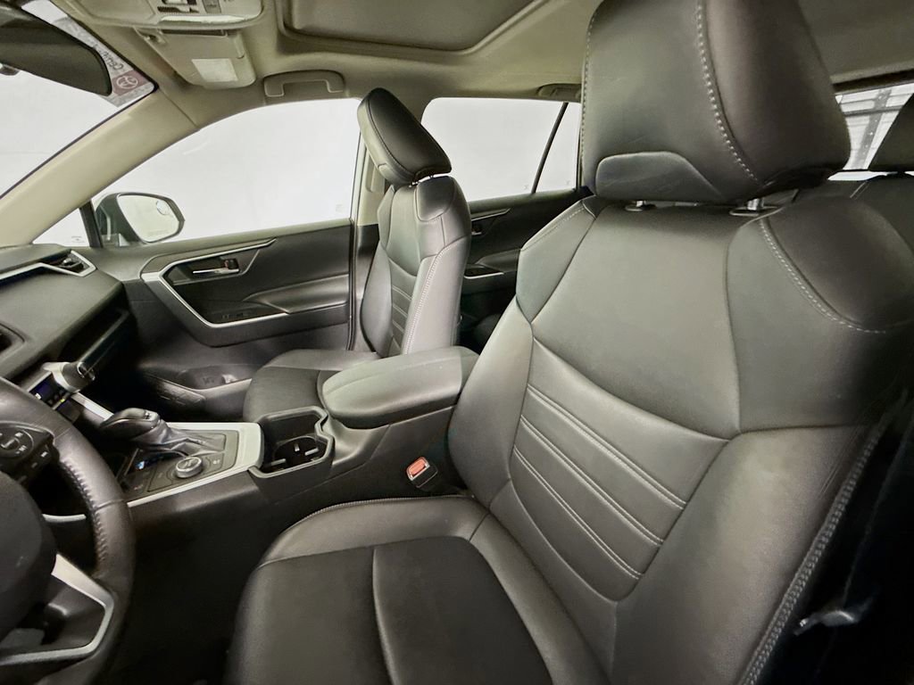Certified 2022 Toyota RAV4 XLE Premium AWD/4WD image 21