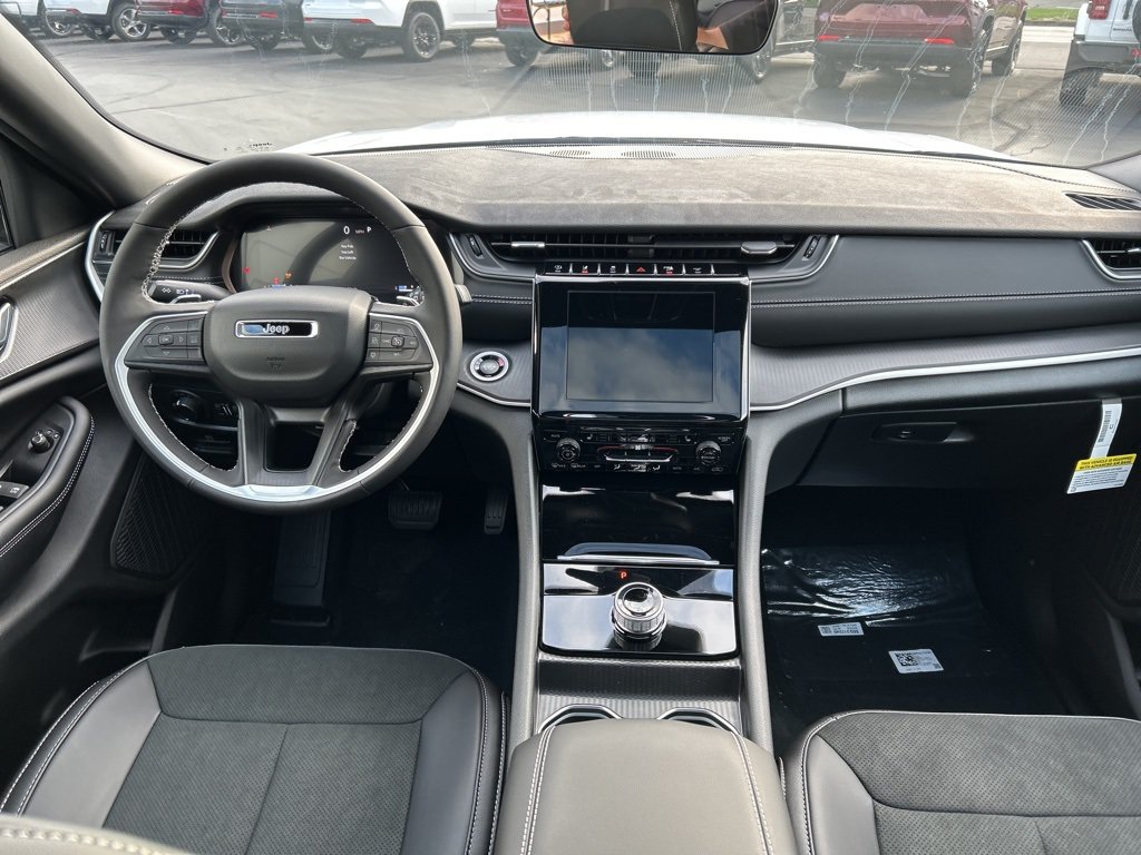 New 2025 Jeep Grand Cherokee Altitude AWD/4WD image 14