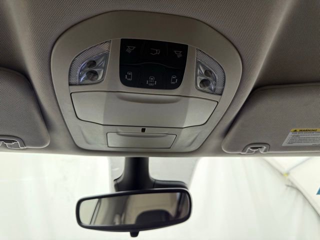 Used 2023 Chrysler Voyager LX image 41