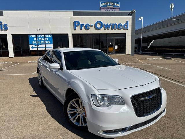 Used 2019 Chrysler 300 Touring w/ Driver Convenience Group RWD image 1