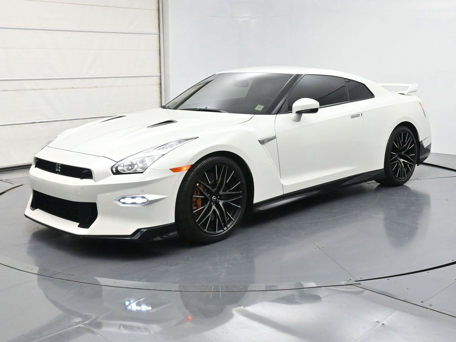 Certified 2024 Nissan GT-R Premium w/ Premium Interior Package AWD/4WD image 1