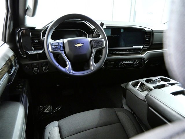 Used 2024 Chevrolet Silverado 1500 LT image 4