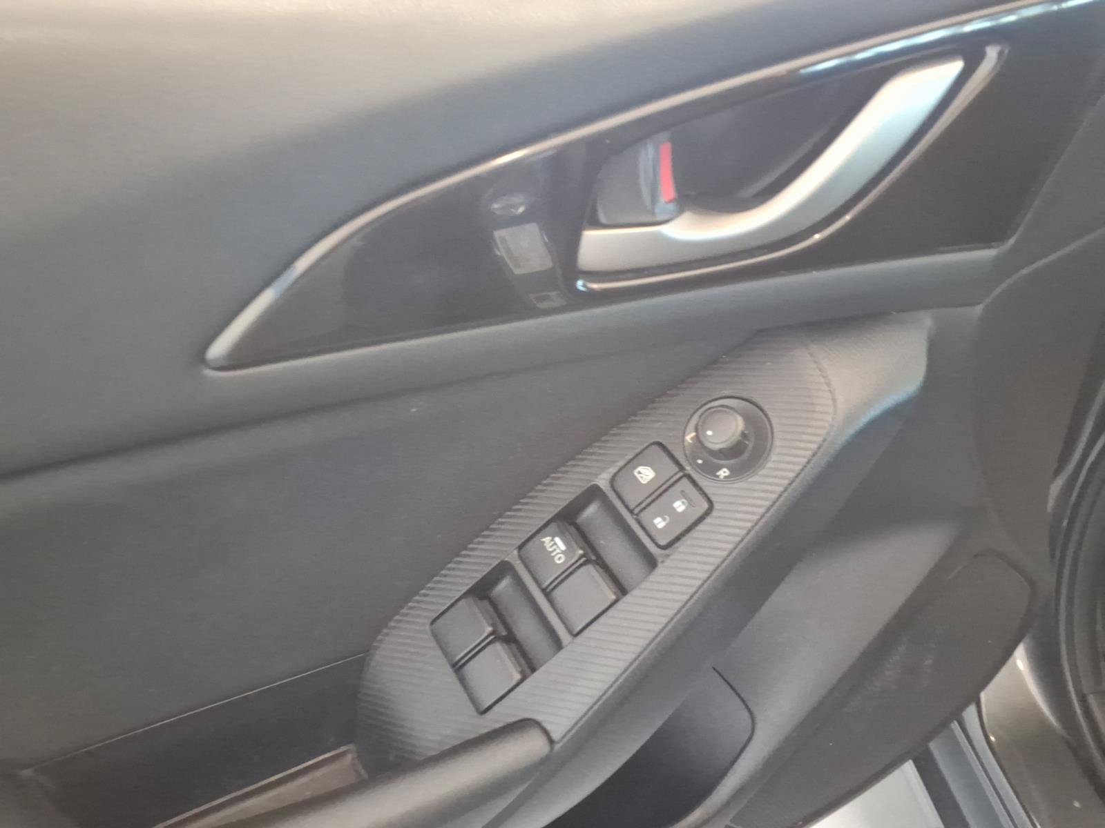 Used 2016 MAZDA MAZDA3 i Sport FWD image 12