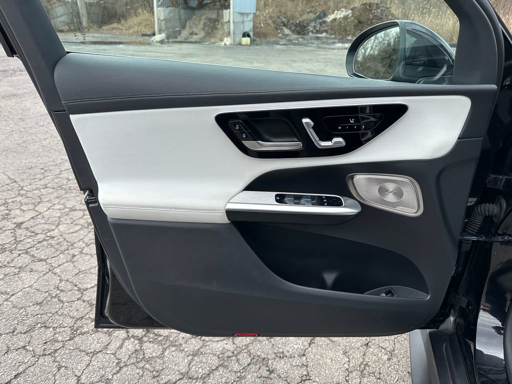 Used 2024 Mercedes-Benz GLC 300 4MATIC image 18