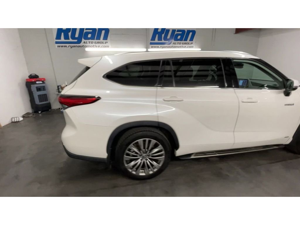 Used 2020 Toyota Highlander Platinum image 9