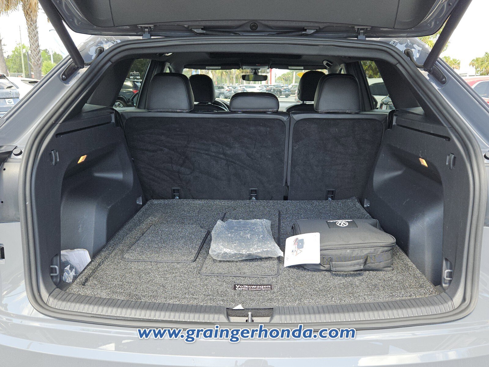 Used 2021 Volkswagen Atlas Cross Sport SE w/ Panoramic Sunroof Package image 13