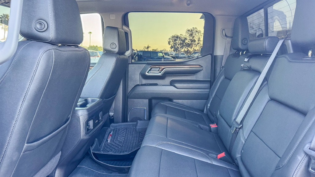 Used 2024 Chevrolet Silverado 1500 LT Trail Boss w/ Convenience Package II AWD/4WD image 22