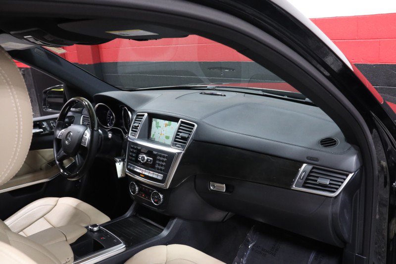 Used 2015 Mercedes-Benz GL 550 4MATIC image 42
