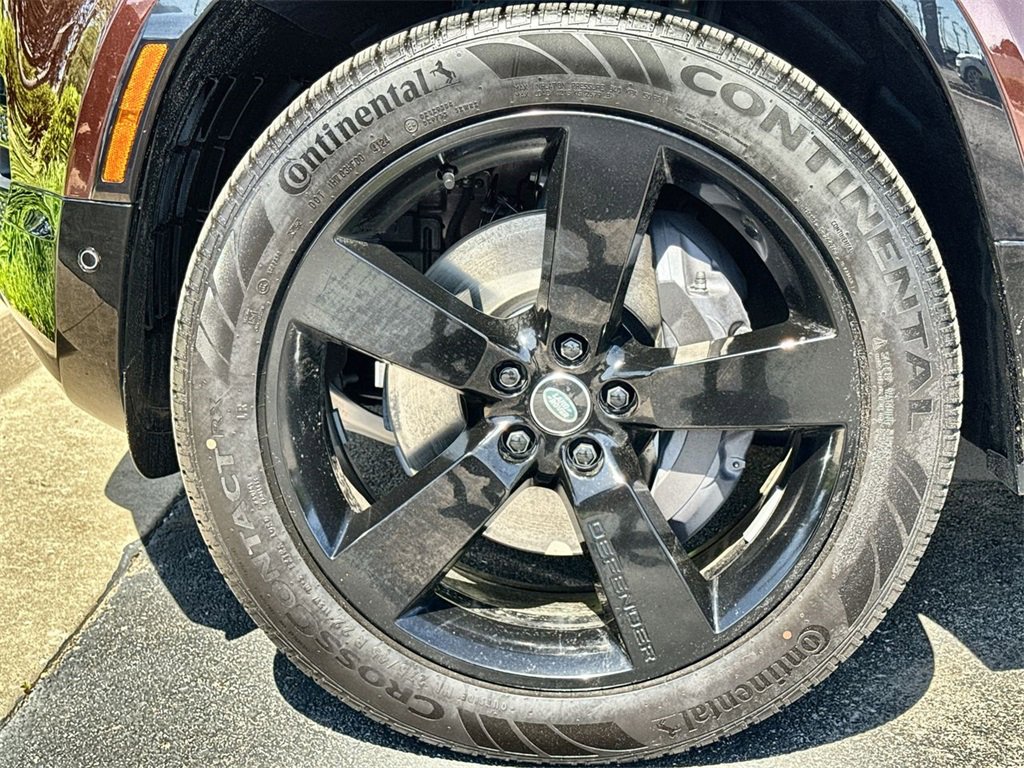 Used 2025 Land Rover Defender 130 X-Dynamic SE image 10