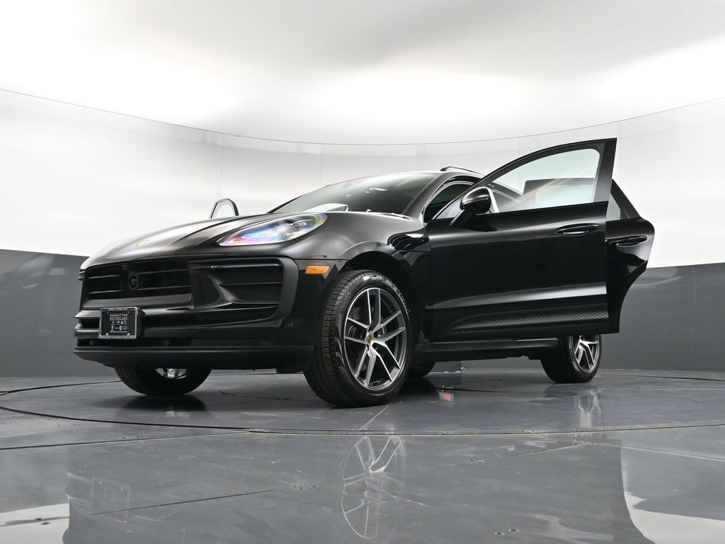 Certified 2026 Porsche Macan AWD/4WD image 37