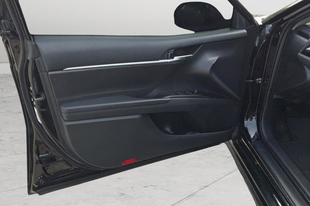 Used 2021 Toyota Camry SE FWD image 11