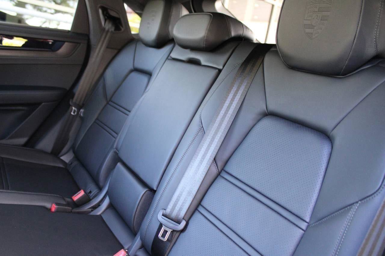 New 2025 Porsche Cayenne GTS image 72