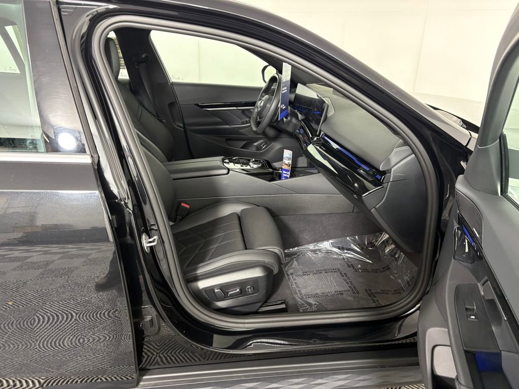 Used 2024 BMW 530i xDrive image 26