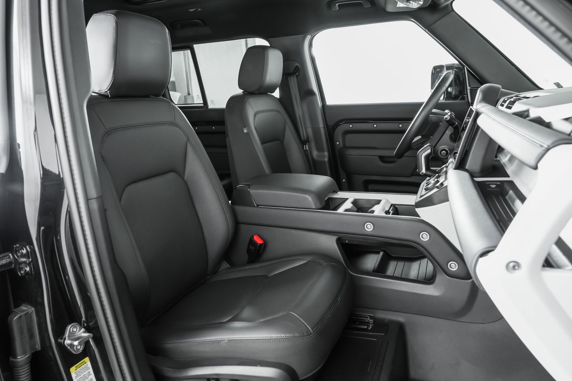 Used 2025 Land Rover Defender 110 S image 26