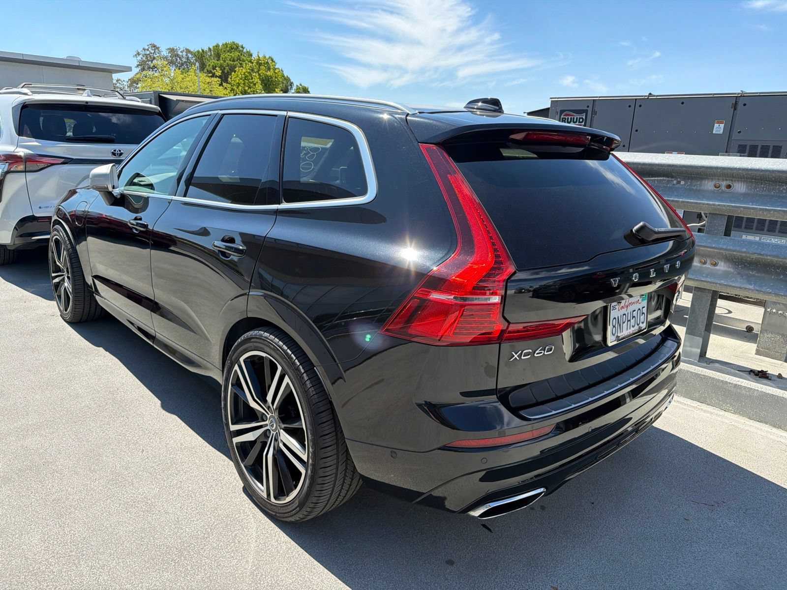 Used 2019 Volvo XC60 T8 R-Design w/ Advanced Package AWD/4WD image 3