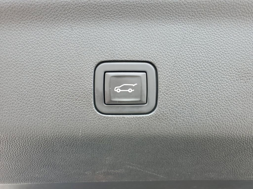 Certified 2023 Chevrolet Tahoe Z71 w/ Luxury Package AWD/4WD image 34
