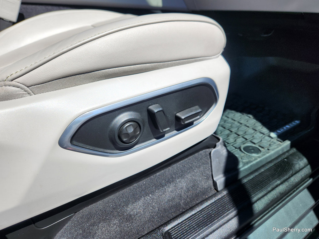 Used 2024 Jeep Wagoneer 4WD w/ HD Trailer Tow Package image 35