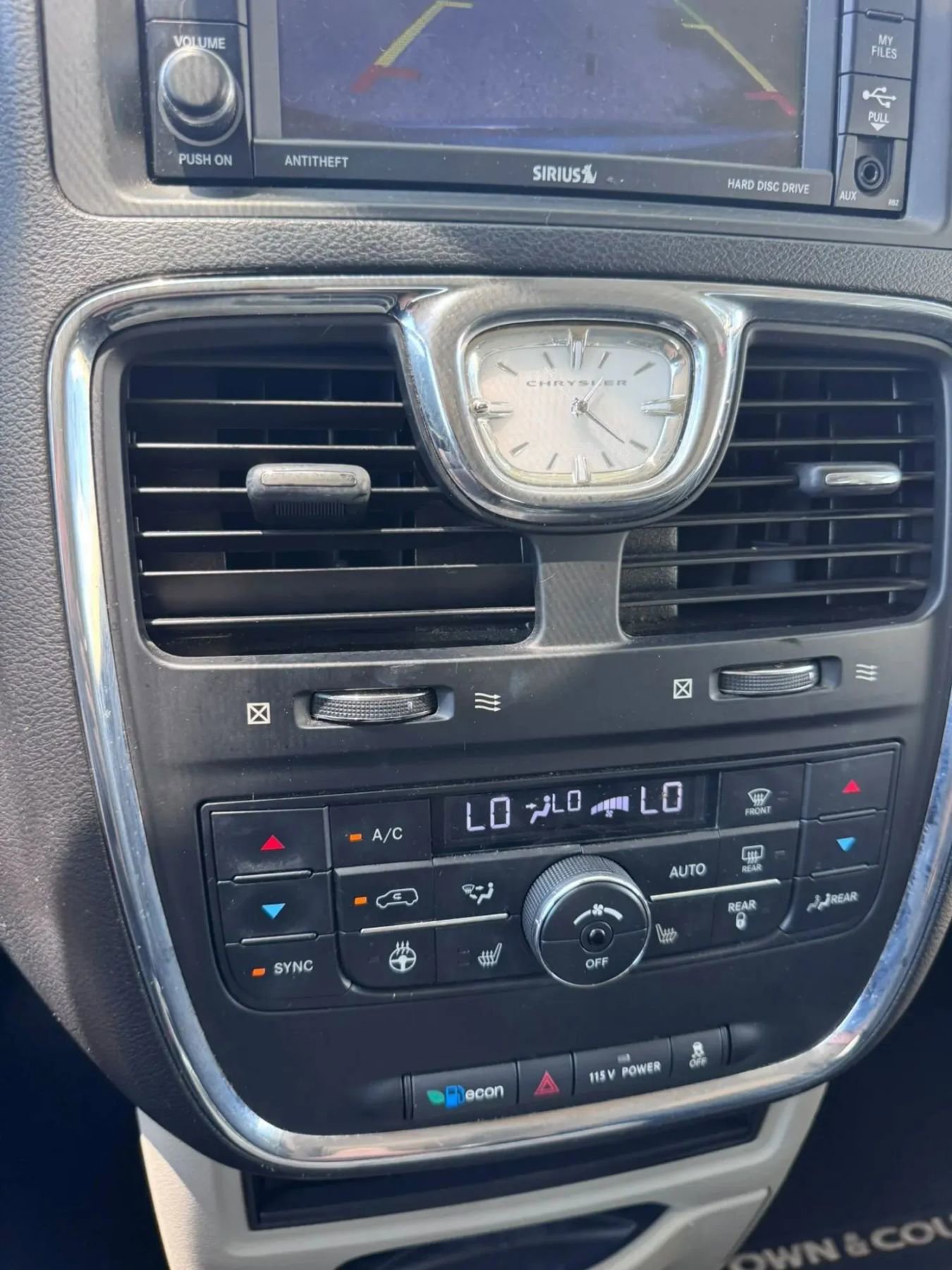 Used 2013 Chrysler Town & Country Touring-L w/ Driver Convenience Group FWD image 21