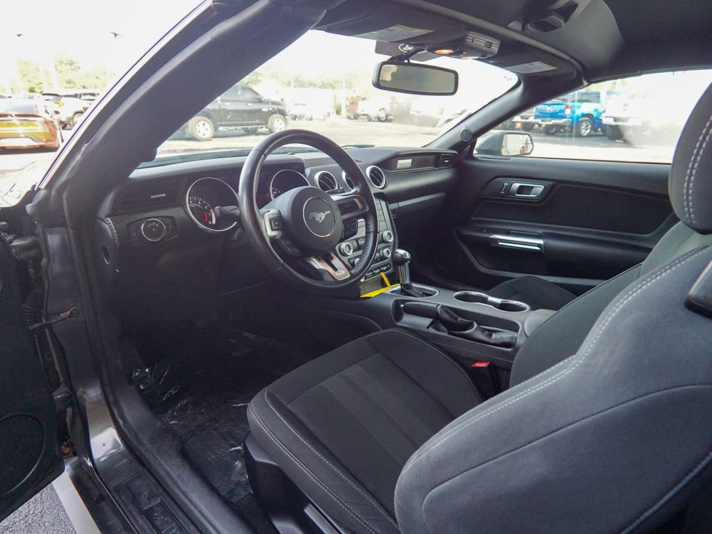 Used 2019 Ford Mustang Convertible RWD image 11