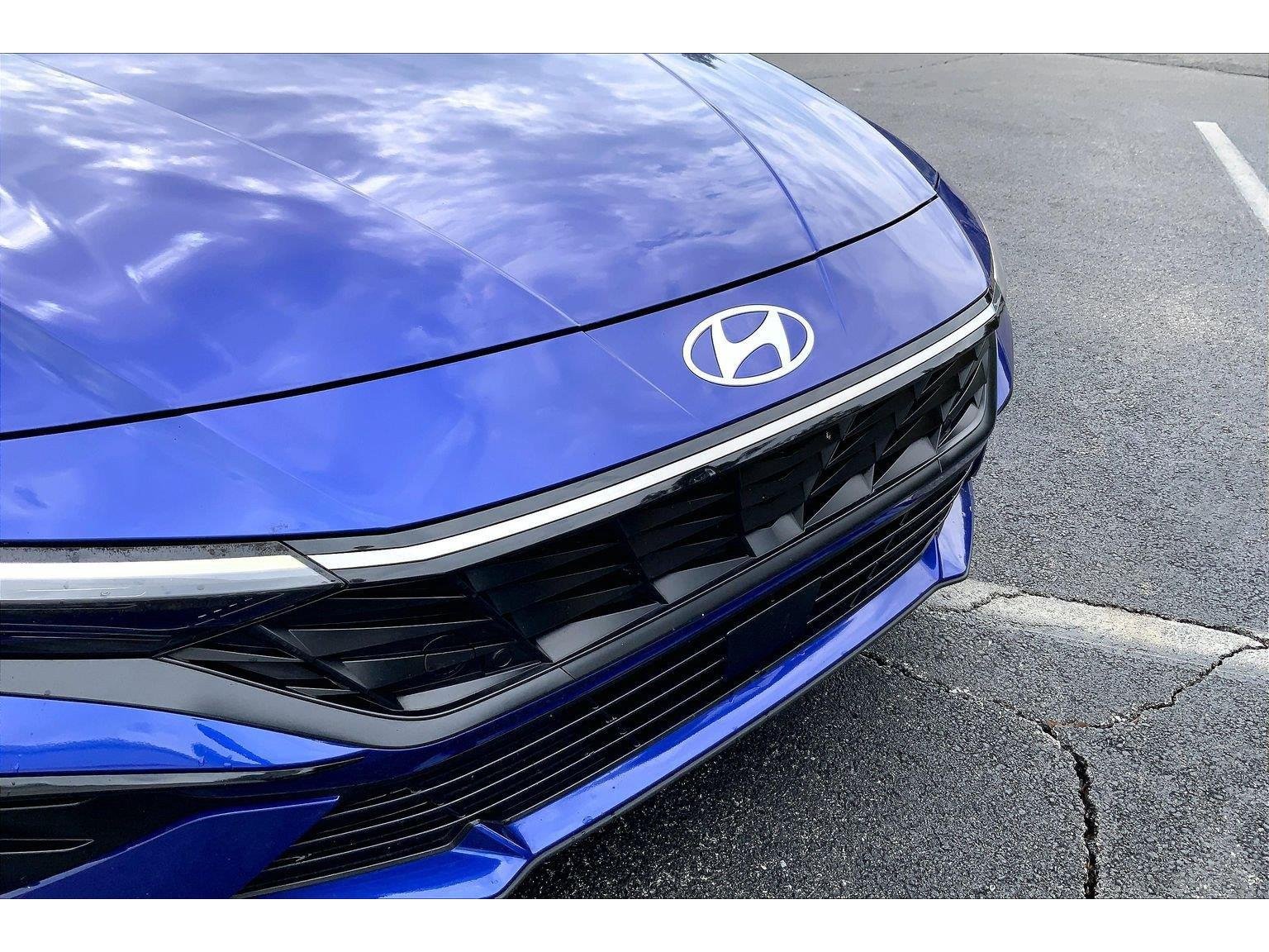 Used 2025 Hyundai Elantra Limited FWD image 30