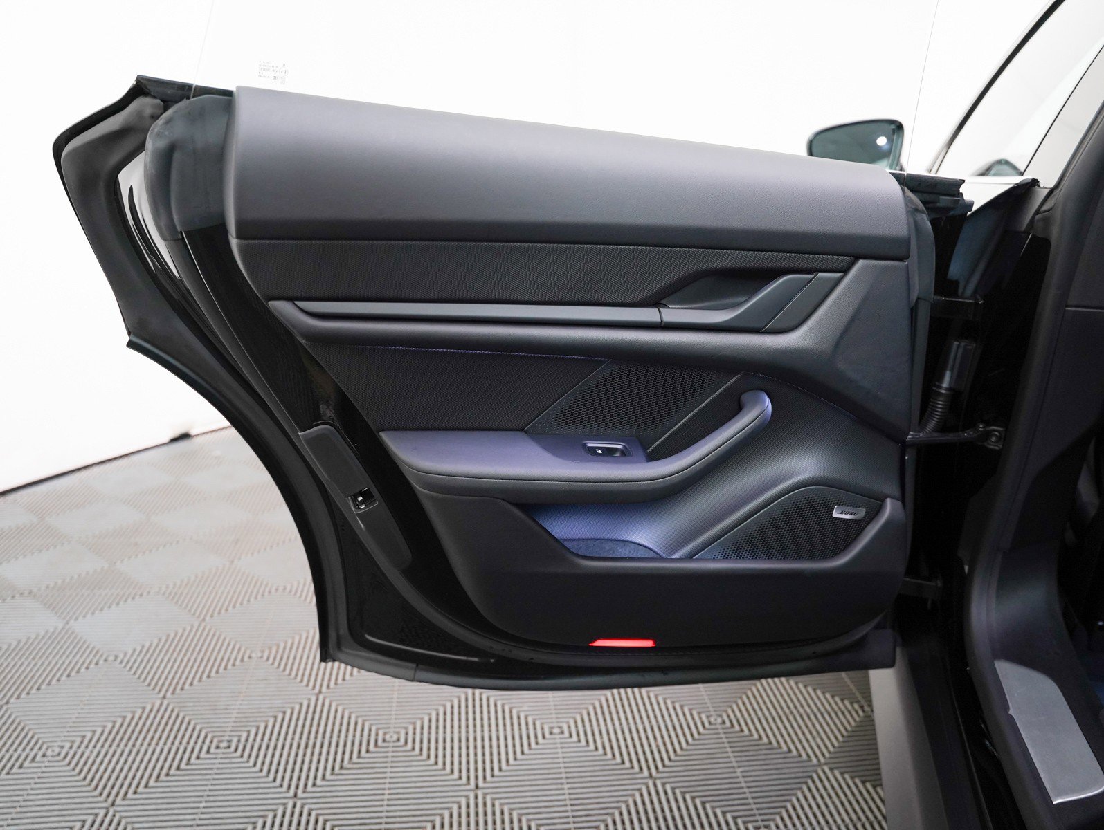 Certified 2022 Porsche Taycan 4S image 23