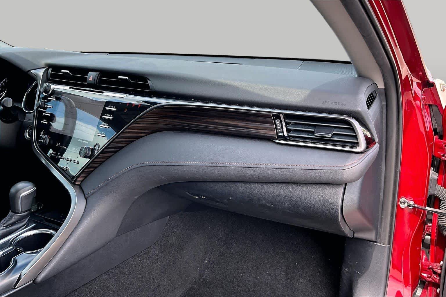 Used 2019 Toyota Camry XLE FWD image 17