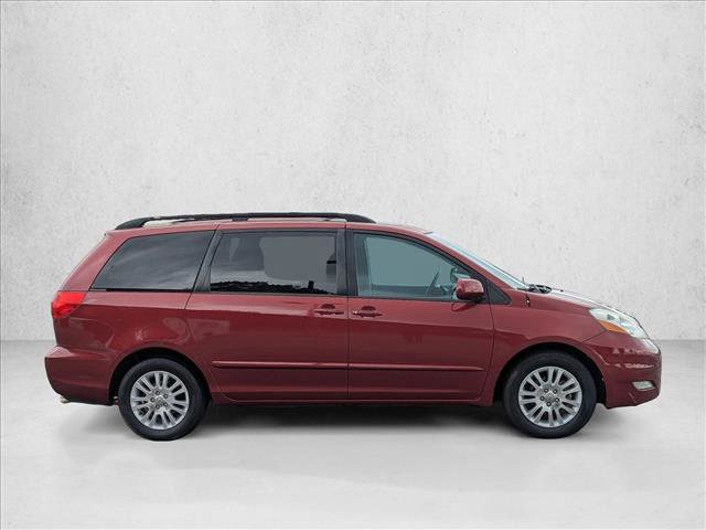 Used 2010 Toyota Sienna XLE FWD image 4