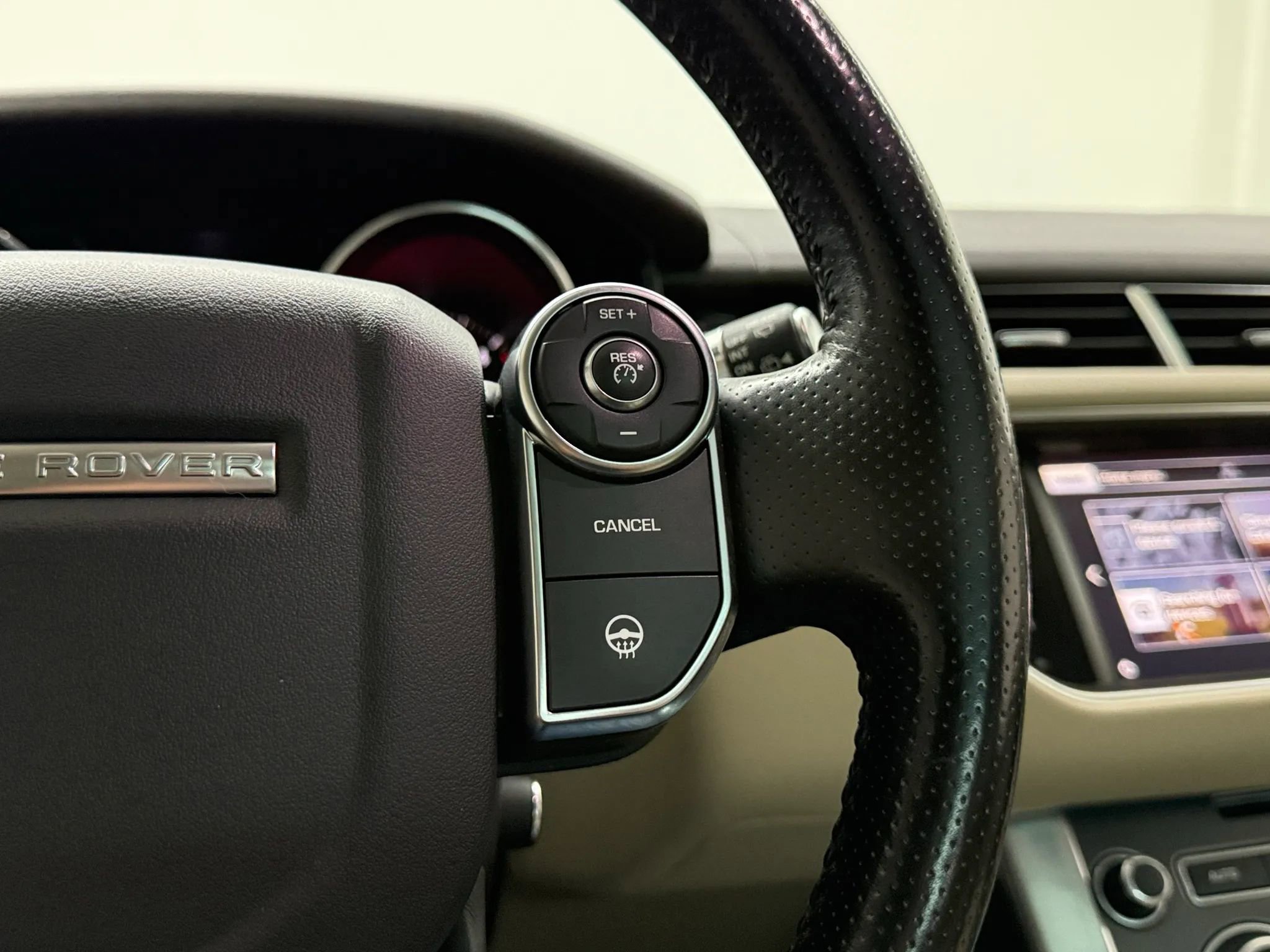 Used 2016 Land Rover Range Rover Sport SE image 22