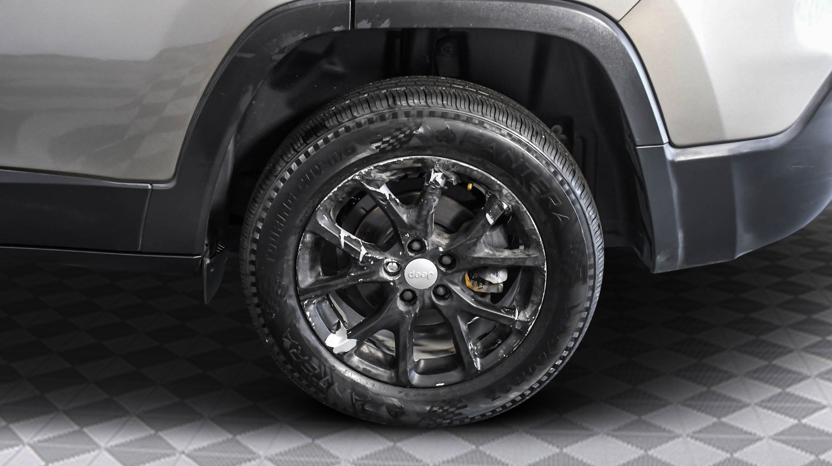 Used 2019 Jeep Cherokee Latitude w/ Popular Appearance Group image 34